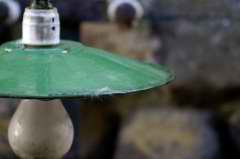 Goutte d'eau sur la lampe de la cour